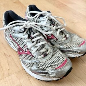 Wave Rider 14 Women’s Sneakers